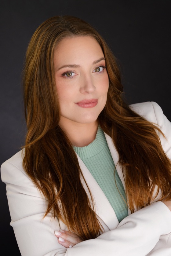 Headshot of Katelynn in a white blazer and mint sweater, three-quarter pose